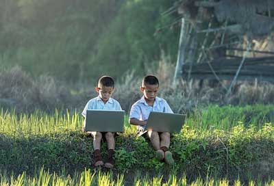 Children Vietnamese Laptop Study-Of Picture