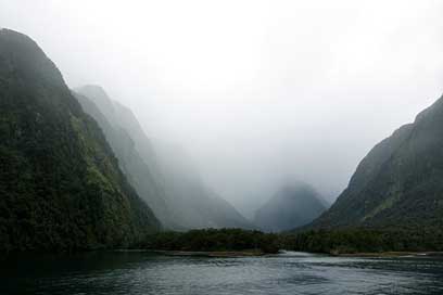 New-Zealand Landscape River Mountain Picture