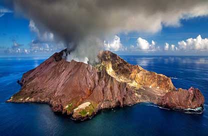 New-Zealand White-Island Crater Volcano Picture