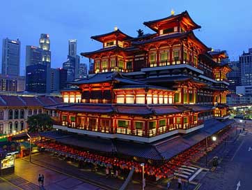 Buddha-Tooth-Relic-Temple  Chinatown Singapore Picture