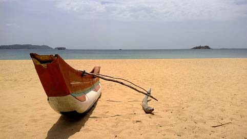 Sri-Lanka Boat Vacations Beach Picture