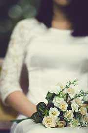 Bride Girl Roses Bouquet-Of-Flowers Picture