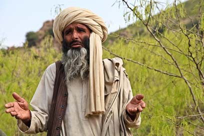 Turban Explaining Praying Man Picture