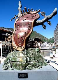 Salvador-Dali Time Sculpture Clock Picture