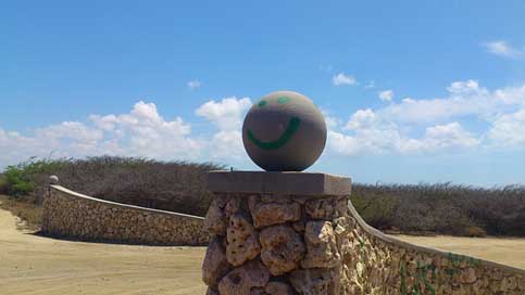 Smiley Aruba Wall Blue-Sky Picture