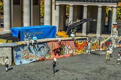 Mini-Europe Demolition Berlin-Wall Miniature-Park Picture