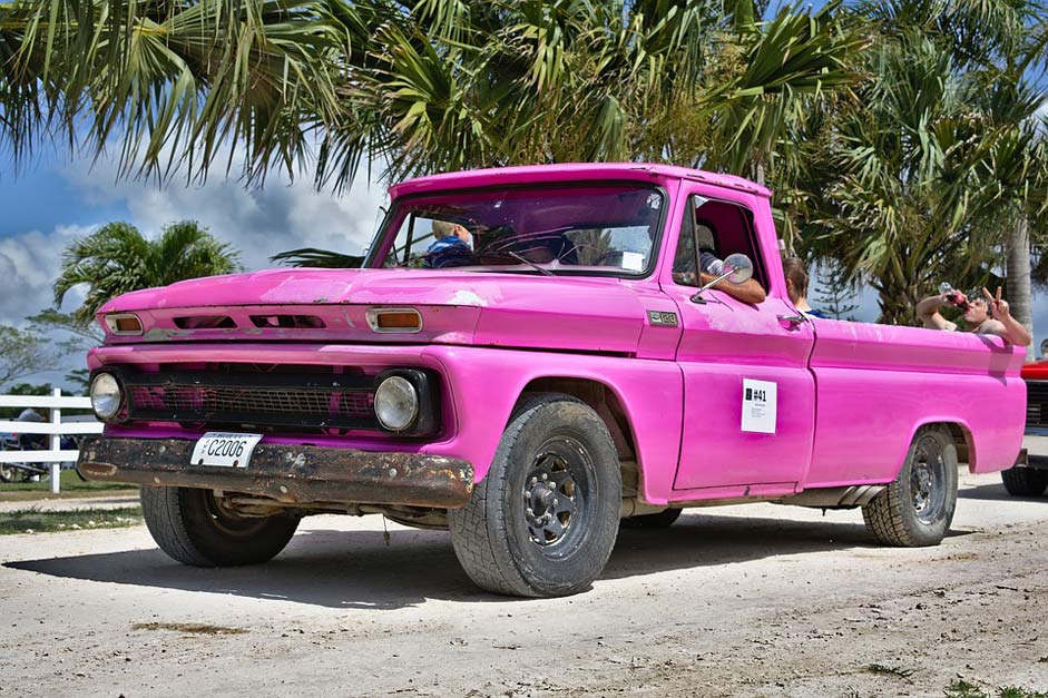 Vintage Country-Boys Antique Pickup-Truck