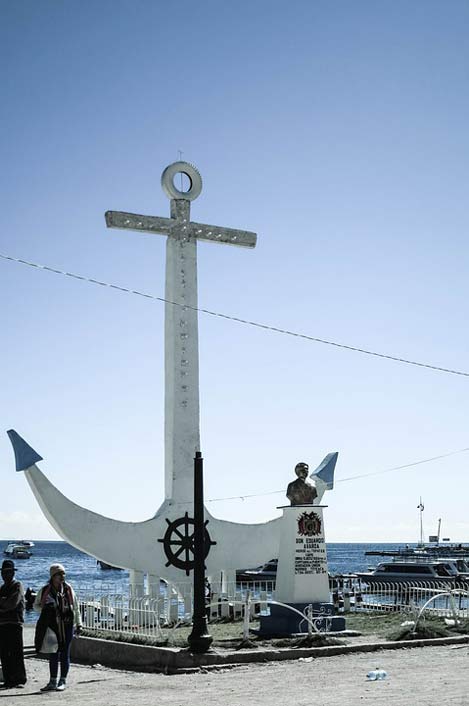 Statue Bolivia Copacabana Anchor