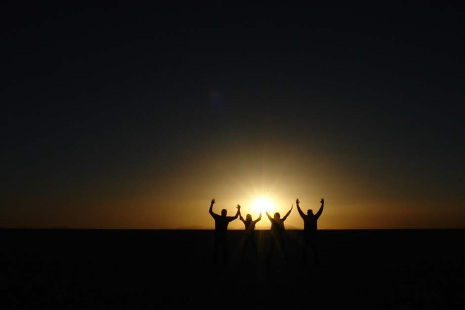 Horizon Salar-Uyuni People Setting-Sun