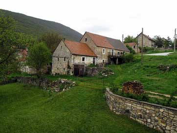 Priluka-Village Village Rural Bosnia-And-Herzegovina Picture