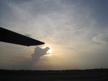 Burundi-Africa Clouds Bright-Sky Aircraft-Wing Picture
