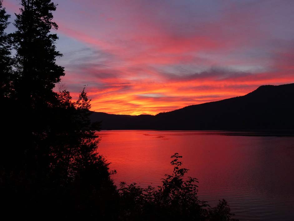 British-Columbia Canim-Lake Sun-Rise Glowing