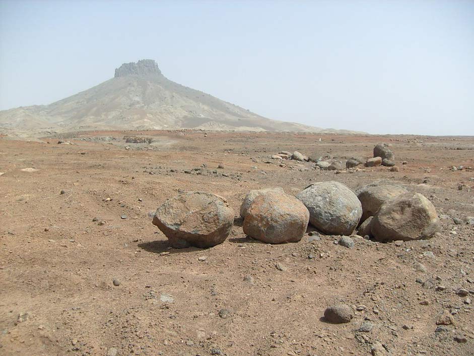 Boa-Vista Mountain Rocks Stones