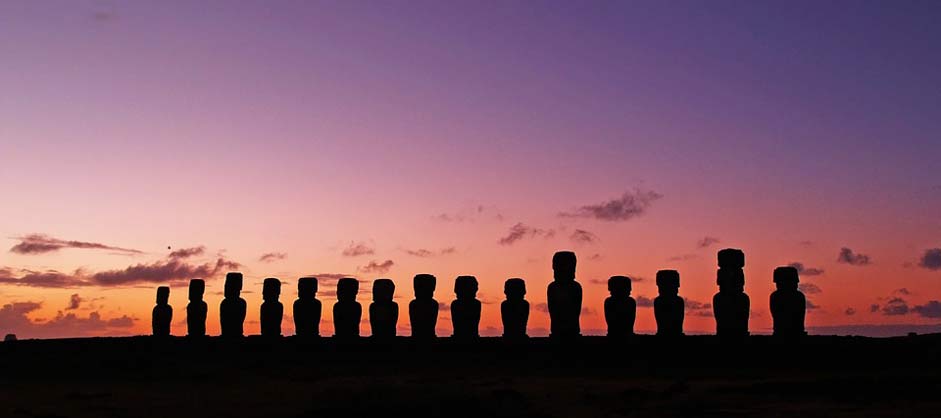 Silhouettes Statues Easter-Island Chile