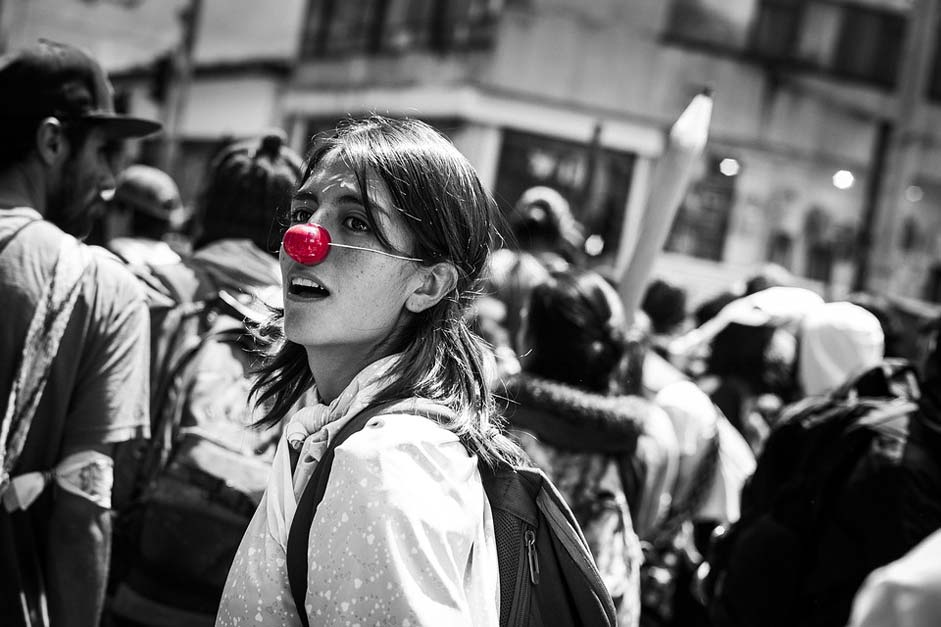 Women Joy Color-Splatter Red-Nose