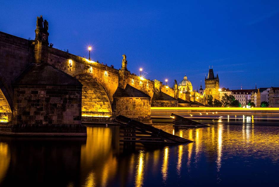 Prague Vltava-River Night Charles-Bridge
