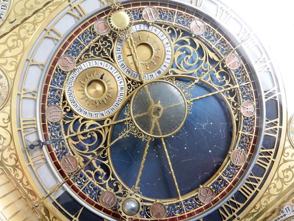 Time Clock-Shield Monument Clock