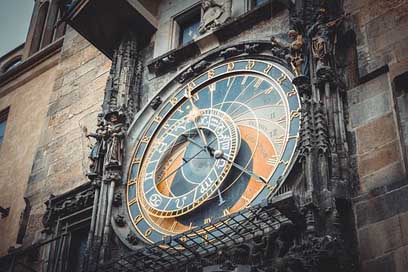 Clock Dial Arrows Czech-Republic Picture