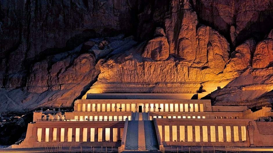 Night-Shot Memorial Egypt Hathseput-Mortuary