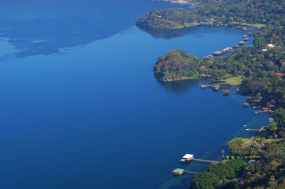 Blue Lake Coatepeque El-Salvador