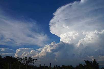 El-Salvador Sky Oxygen Clouds Picture