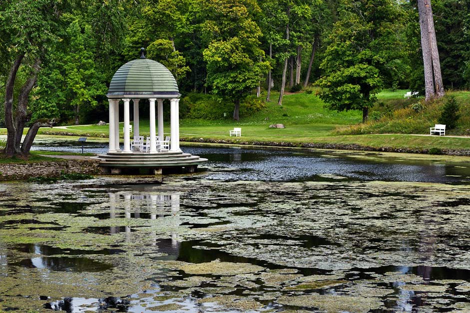 Castle Garden Lake Park