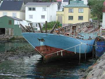 Faroe-Islands  Ships Summer Picture