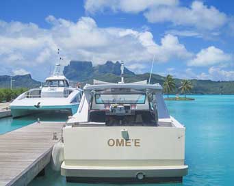 Bora-Bora Turquoise South-Pacific Water-Taxi Picture