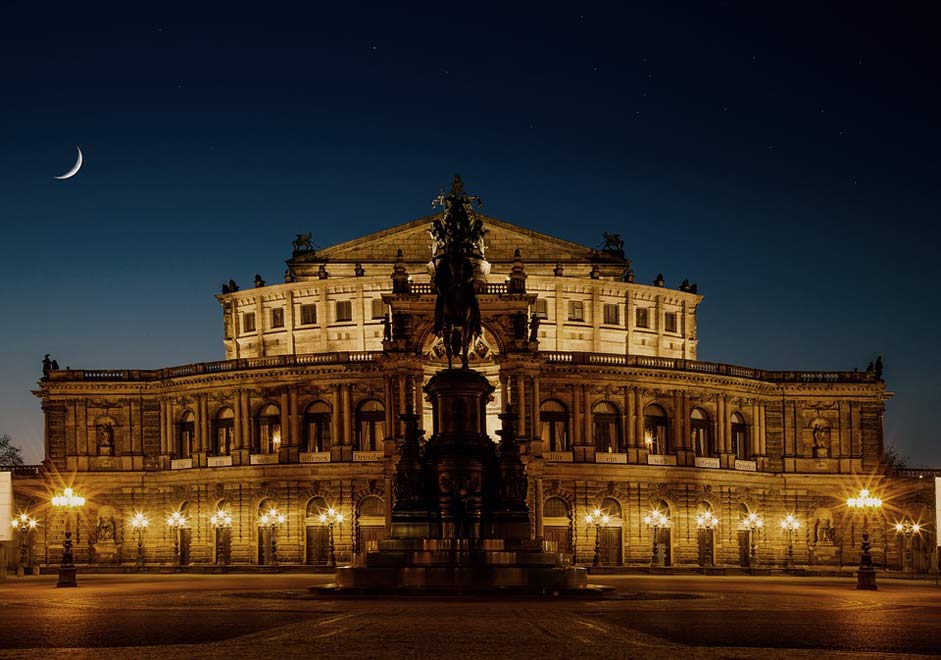 At-Night Historically Semper-Opera-House Dresden