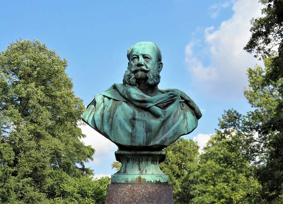 Figure Emperor-Wilhelm-I Bust Monument