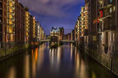 Hamburg Lighting Kontorhaus Speicherstadt Picture