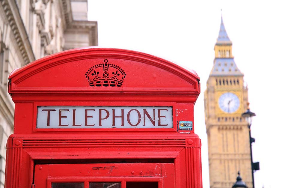 Big-Ben Red Phone-Booth Cabin