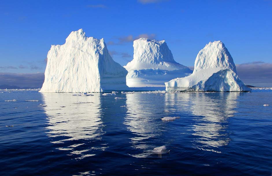 Mirroring Sea Water Iceberg
