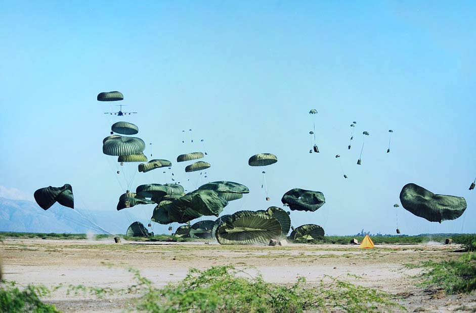 Parachutes Haiti Round-Caps Air-Supply