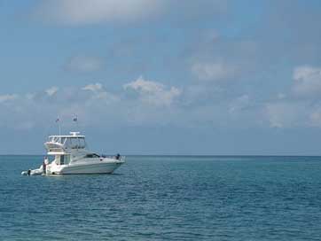 Paradise-Caribbean-Sea-Honduras  Honduras Beach Picture