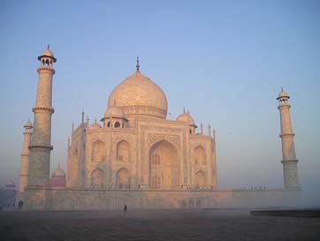 Taj-Mahal Tomb Agra India Picture