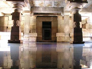 India Mirroring Water Temple Picture