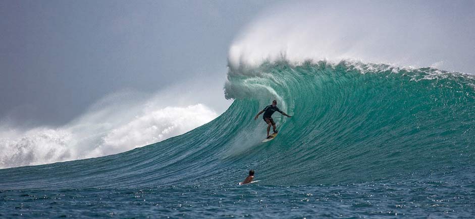 Ombak-Tujuh-Coast Skillfully Big-Waves Surfer