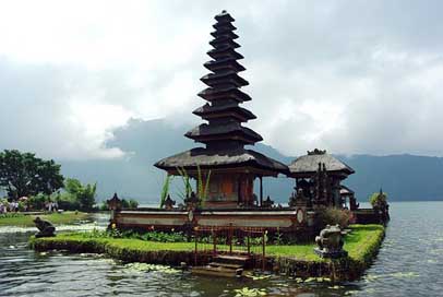 Indonesia Bratan-Lake Ulun-Danu Bali Picture