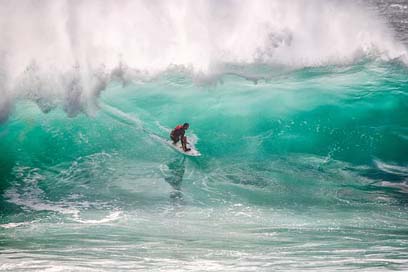 Surfer Ombak-Tujuh-Coast Crisis Big-Waves Picture