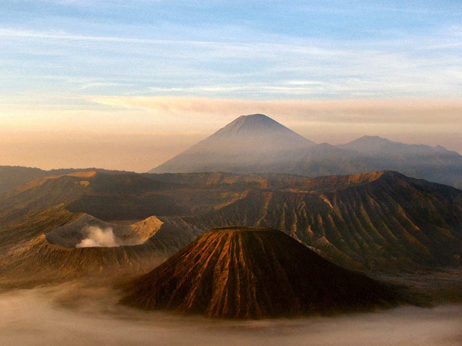 Mount-Seremu Indonesia Java Volcano