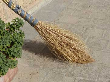 Iran Dust Tiles Broom Picture