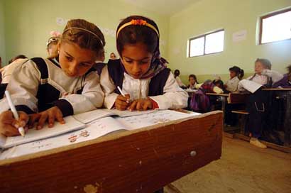 Iraq Learning School Children Picture