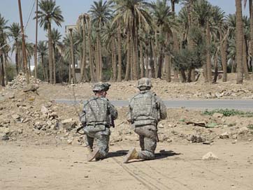 Soldiers Military Camouflage Iraq Picture