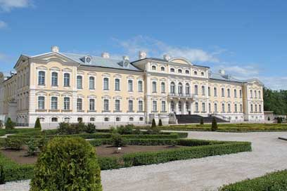 Rundale-Palace Garden Spring Valley-Of-Tranquillity Picture