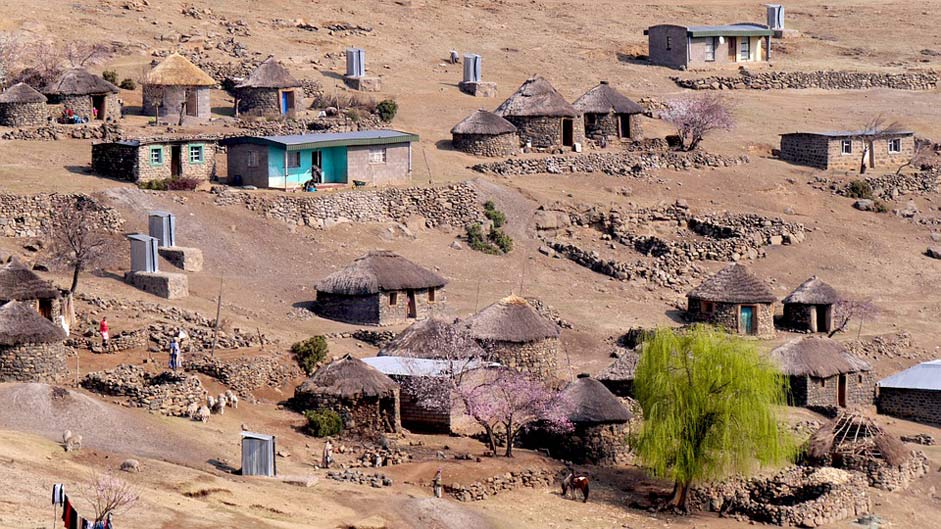 Karg Rondavels Bergdorf Lesotho