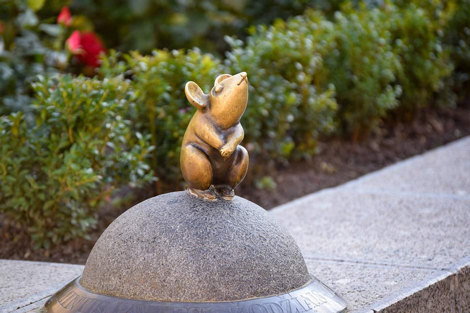 Saga Golden Sculpture Mouse
