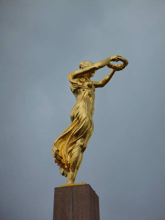Glle-Fra Monument The-Golden-Woman Luxembourg