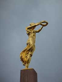 Luxembourg G�lle-Fra Monument The-Golden-Woman Picture