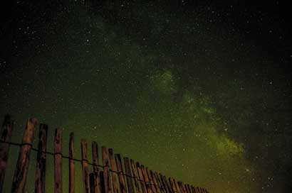Milky-Way Fence Stars Nightsky Picture